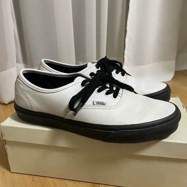 [BUNJANG] Vans Authentic Era White Leather Sneakers / 반스 어센틱 검창 에라