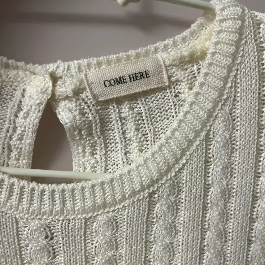 [BUNJANG] Come Here Short Sleeve Knit / 컴히얼 반팔 니트