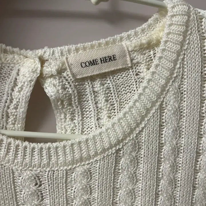 [BUNJANG] Come Here Short Sleeve Knit / 컴히얼 반팔 니트