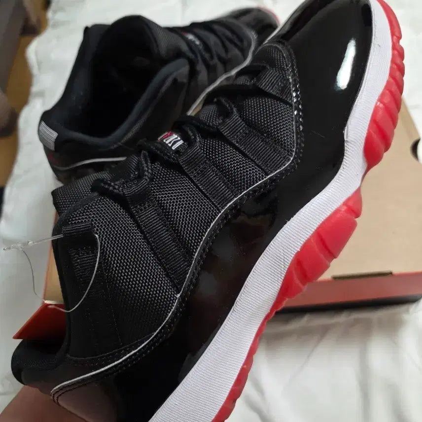 [BUNJANG] Air Jordan 11 Low Bred / [275] 에어조던11 로우 브레드