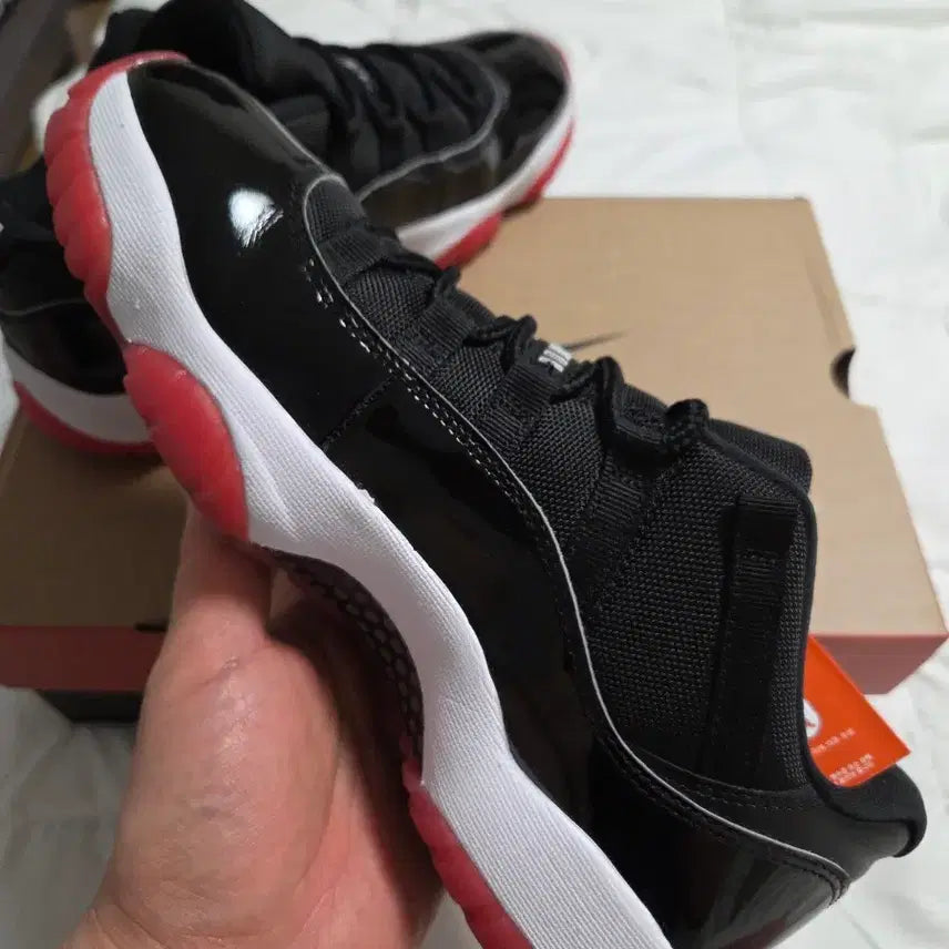 [BUNJANG] Air Jordan 11 Low Bred / [275] 에어조던11 로우 브레드