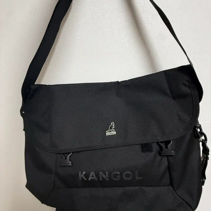 [BUNJANG] Kangol Black Messenger Bag / 캉골 블랙 메신저백