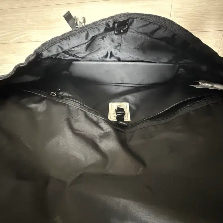 [BUNJANG] Kangol Black Messenger Bag / 캉골 블랙 메신저백