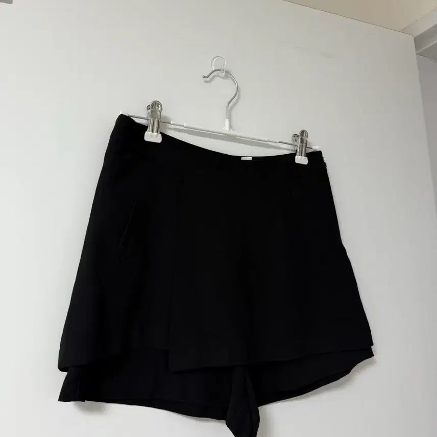 [BUNJANG] Black Wrap Skirt Shorts - New / 블랙 랩 스커트 반바지-새제품