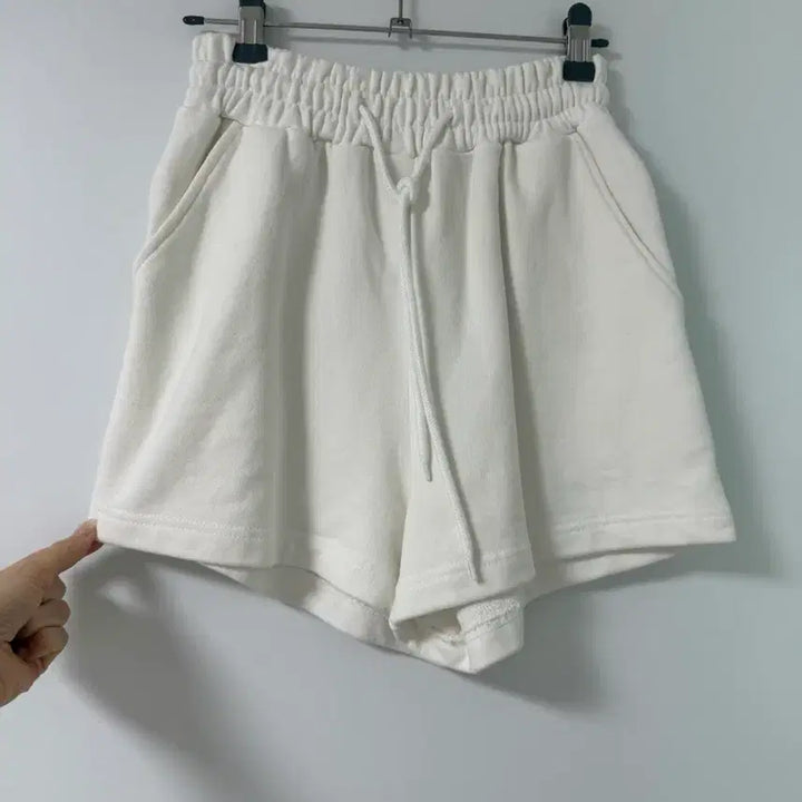 [BUNJANG] White Shorts / 화이트 반바지