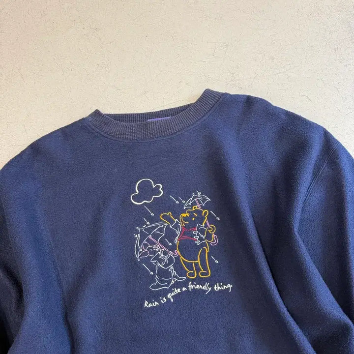 [BUNJANG] Disney Winnie the Pooh Embroidered Sweatshirt Navy / 푸 Winnie the Pooh 자수 맨투맨 네이비
