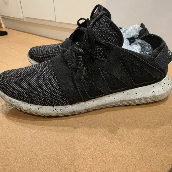 [BUNJANG] Adidas Tubular Black Sneakers / 아디다스 스니커즈 블랙
