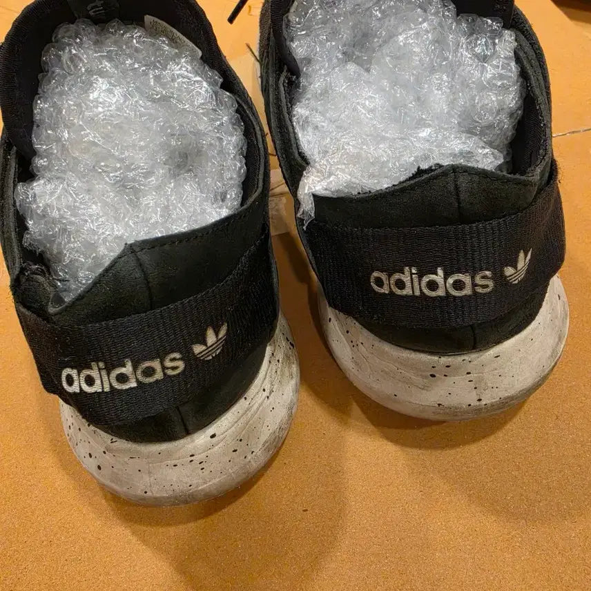 [BUNJANG] Adidas Tubular Black Sneakers / 아디다스 스니커즈 블랙