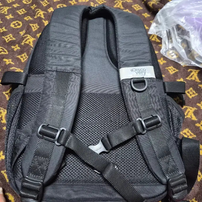 [BUNJANG] Discovery Black Backpack / 디스커버리 블랙 백팩 가방