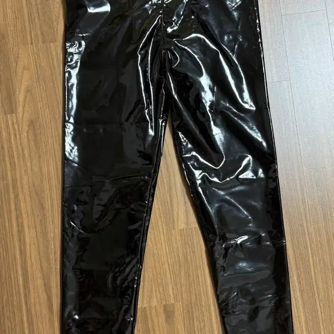 [BUNJANG] Black Enamel Leggings / 블랙 에나멜 레깅스