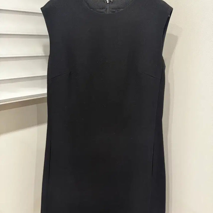 [BUNJANG] Mines Black Mini Dress with Pearl Chain Styling / [새상품/한섬 MINE] 블랙 미니 원피스 + 진주 체인 스타일링