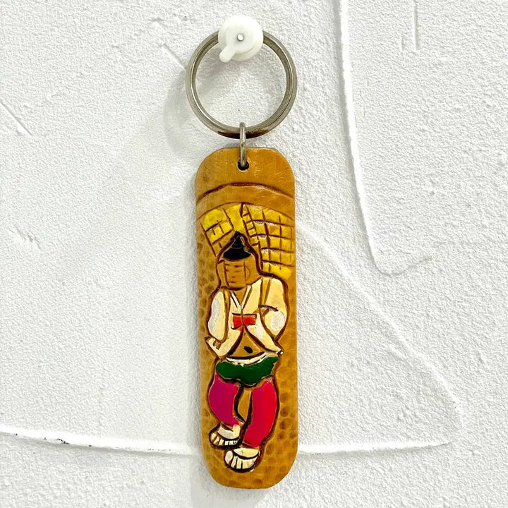 [BUNJANG] 1990s Vintage Wooden Carved Keychain / [90s 빈티지] K-고전키링 한복입은 지게꾼 원목 조각 키링
