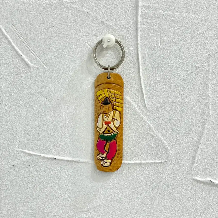 [BUNJANG] 1990s Vintage Wooden Carved Keychain / [90s 빈티지] K-고전키링 한복입은 지게꾼 원목 조각 키링
