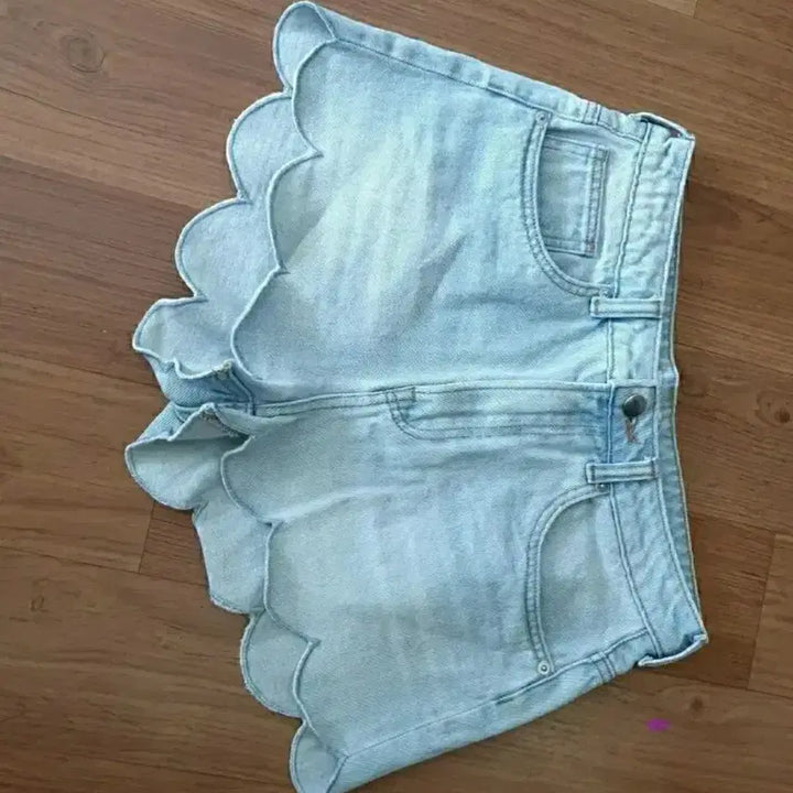 [BUNJANG] H&amp;M Scallop Hem Denim Shorts Light Wash / (새상품) H&amp;M 스캘럽 데님 연청반바지