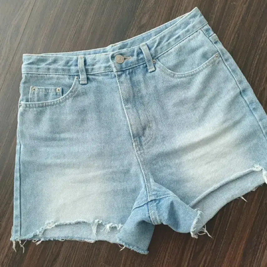[BUNJANG] High-Waisted Washed Light Blue Denim Shorts / (새상품) 하이웨스트 워싱 연청반바지 데님팬츠