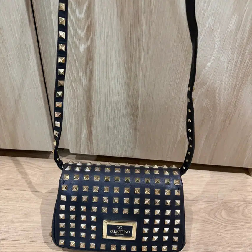 [BUNJANG] Valentino Rockstud Mini Crossbody Bag / 발렌티노 락스터드 미니크로스백