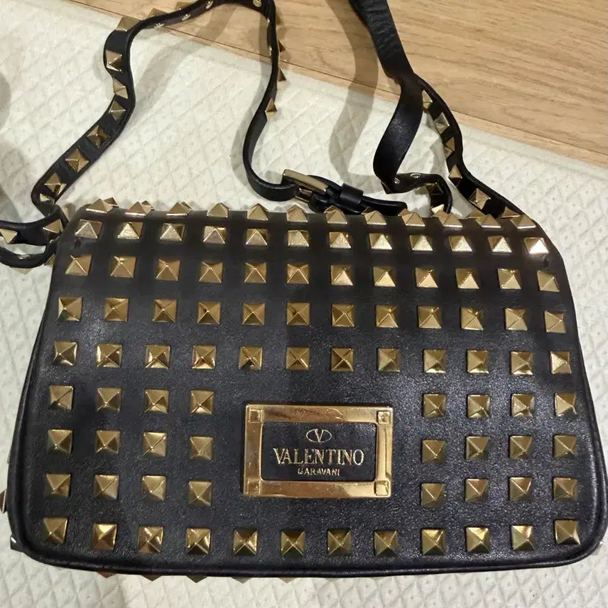 [BUNJANG] Valentino Rockstud Mini Crossbody Bag / 발렌티노 락스터드 미니크로스백