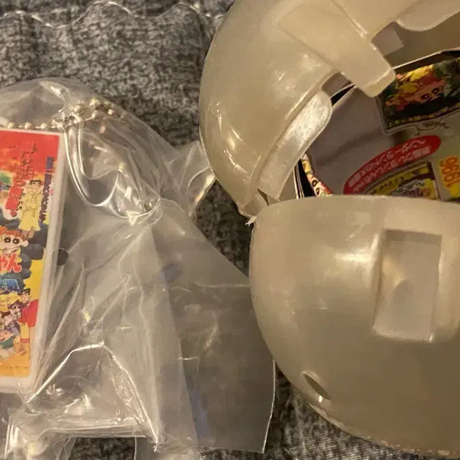 [BUNJANG] Crayon Shin-chan Video Collection Gacha: "Explosion! The Hot Spring Bubbling Big Operation" (Opened) / 짱구비디오컬렉션가챠 캡슐개봉품 폭발! 온천 부글부글 대작전 판매합니다.
