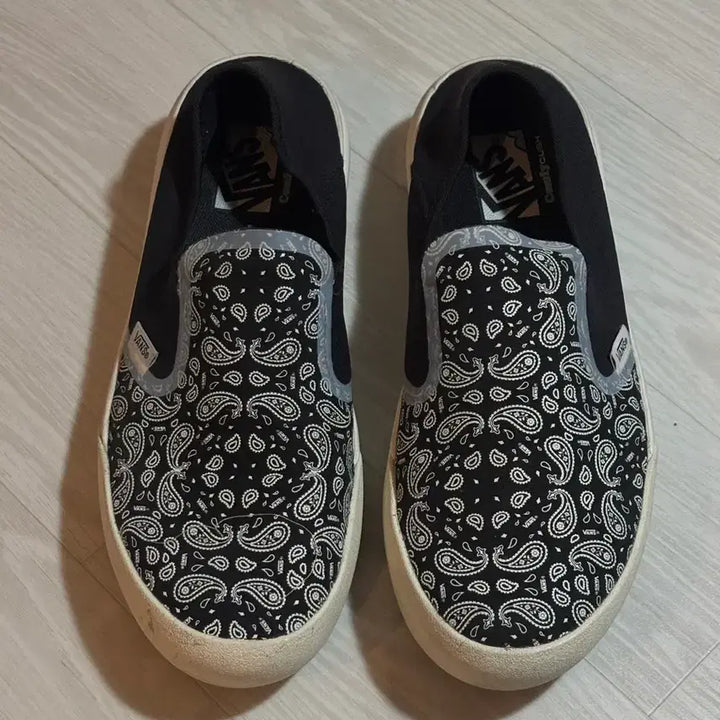 [BUNJANG] Vans ComfyCush One Bandana Marshmallow Black / 반스 컴피쿠시 원 반다나 마쉬멜로우 블랙