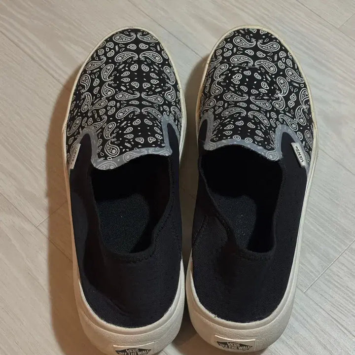 [BUNJANG] Vans ComfyCush One Bandana Marshmallow Black / 반스 컴피쿠시 원 반다나 마쉬멜로우 블랙