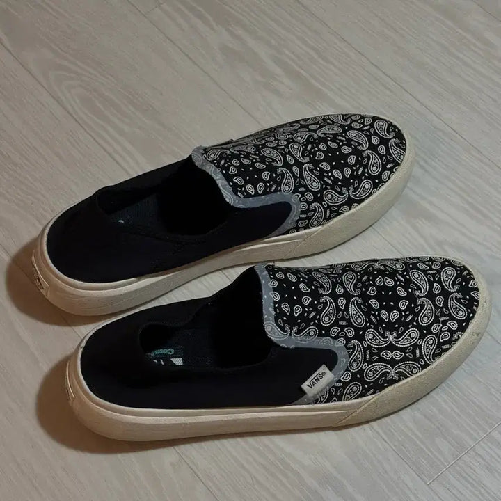 [BUNJANG] Vans ComfyCush One Bandana Marshmallow Black / 반스 컴피쿠시 원 반다나 마쉬멜로우 블랙