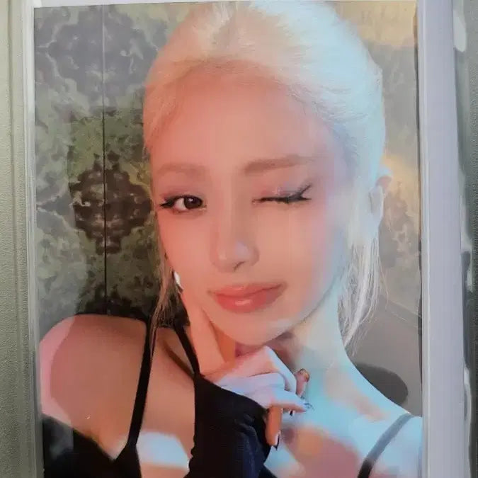 [BUNJANG] LE SSERAFIM Huh Yunjin Celebration Photocard (2nd Week Broadcast) / 르세라핌 허윤진 2주차 공방 윤진 포카 celebration
