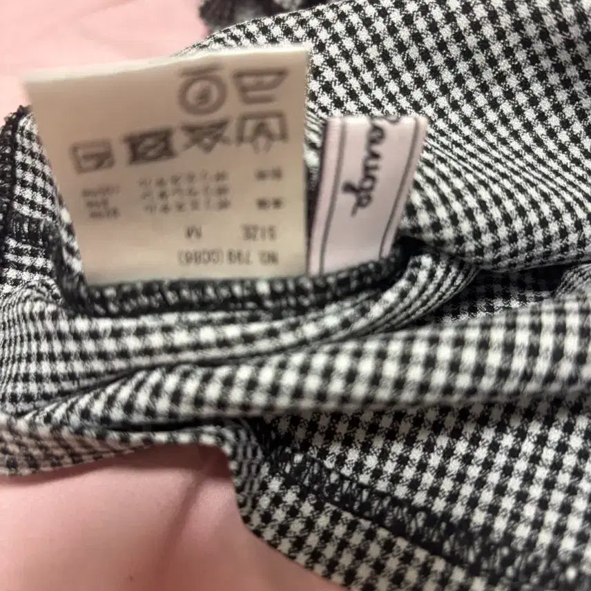 [BUNJANG] Ang Cruize Off-Shoulder Check Blouse / 반택포) 앙크루즈 오프숄더 체크 블라우스