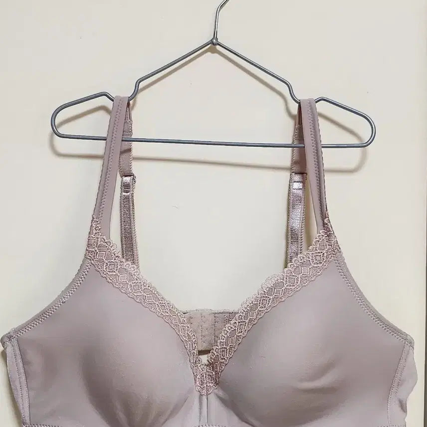 [BUNJANG] Venus Jasmine Wirefree Bra 90A / 비너스 와이어리스 브라 90A