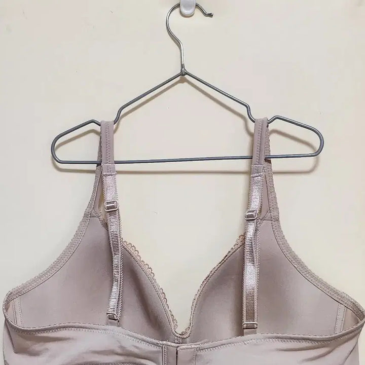 [BUNJANG] Venus Jasmine Wirefree Bra 90A / 비너스 와이어리스 브라 90A