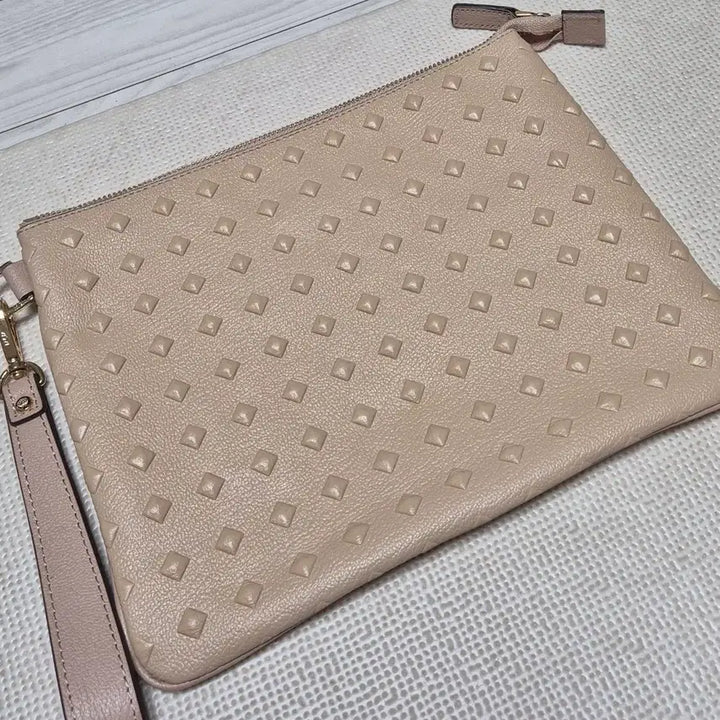 [BUNJANG] MCM Visetos Clutch Beige / MCM 비세토스 클러치 베이지 (더스트백 포함)