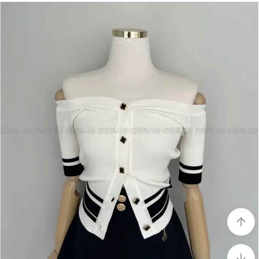 [BUNJANG] 5-Button Off-Shoulder Clover Knit + Gold Button High-Waist Skirt Set / 5부 오프숄더 클로버 니트 + 금장 하이웨스트 스커트