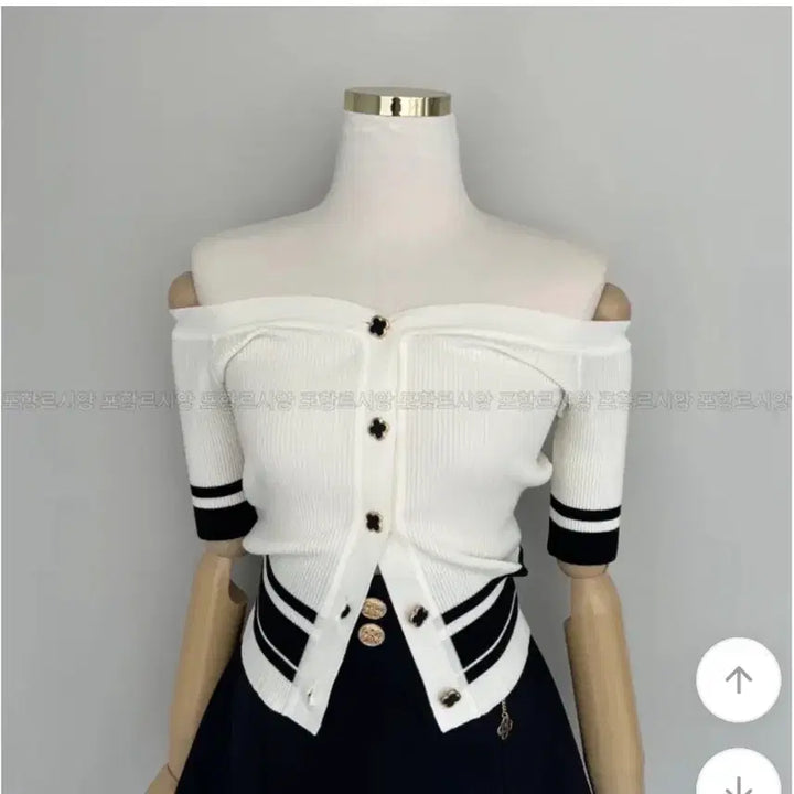 [BUNJANG] 5-Button Off-Shoulder Clover Knit + Gold Button High-Waist Skirt Set / 5부 오프숄더 클로버 니트 + 금장 하이웨스트 스커트