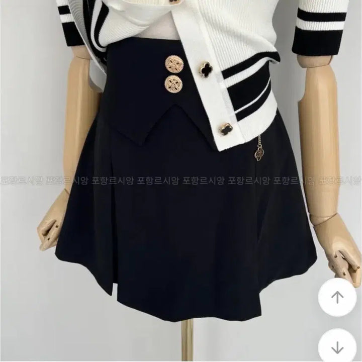 [BUNJANG] 5-Button Off-Shoulder Clover Knit + Gold Button High-Waist Skirt Set / 5부 오프숄더 클로버 니트 + 금장 하이웨스트 스커트