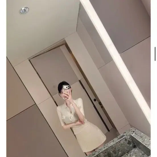 [BUNJANG] 5-Button Pocket Knit + Cubic Tweed Satin Skirt Set / 르스완 5부 포켓 니트 + 큐빅 트위드 새틴 스커트