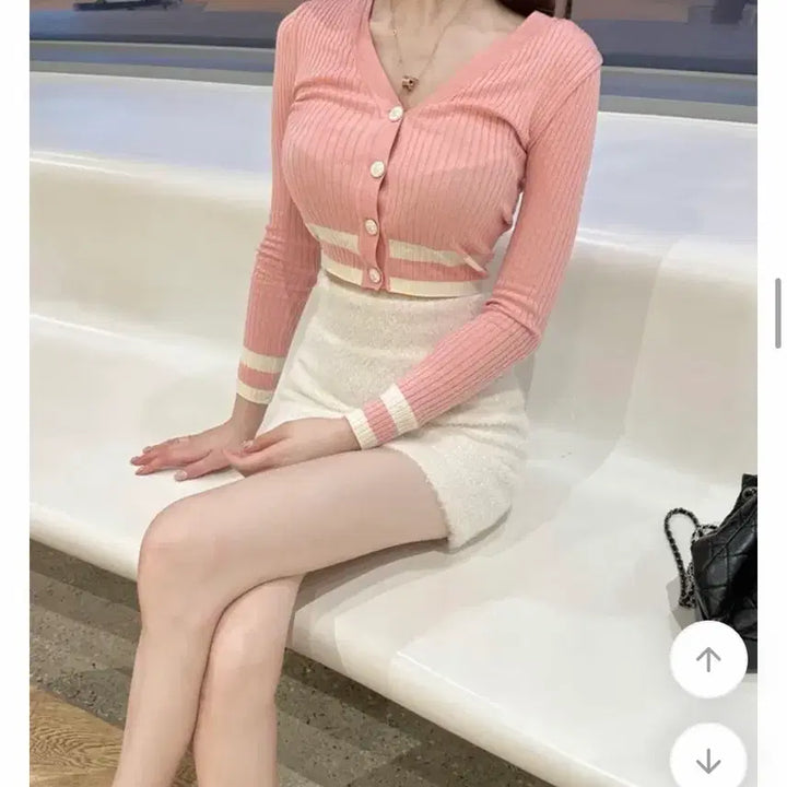 [BUNJANG] Rosemoa Color-Block Deep V-Neck Ribbed Cardigan + Angora H-Line Skirt / 로즈무아 배색 딥브이넥 골지 가디건 + 앙고라 h라인 스커트