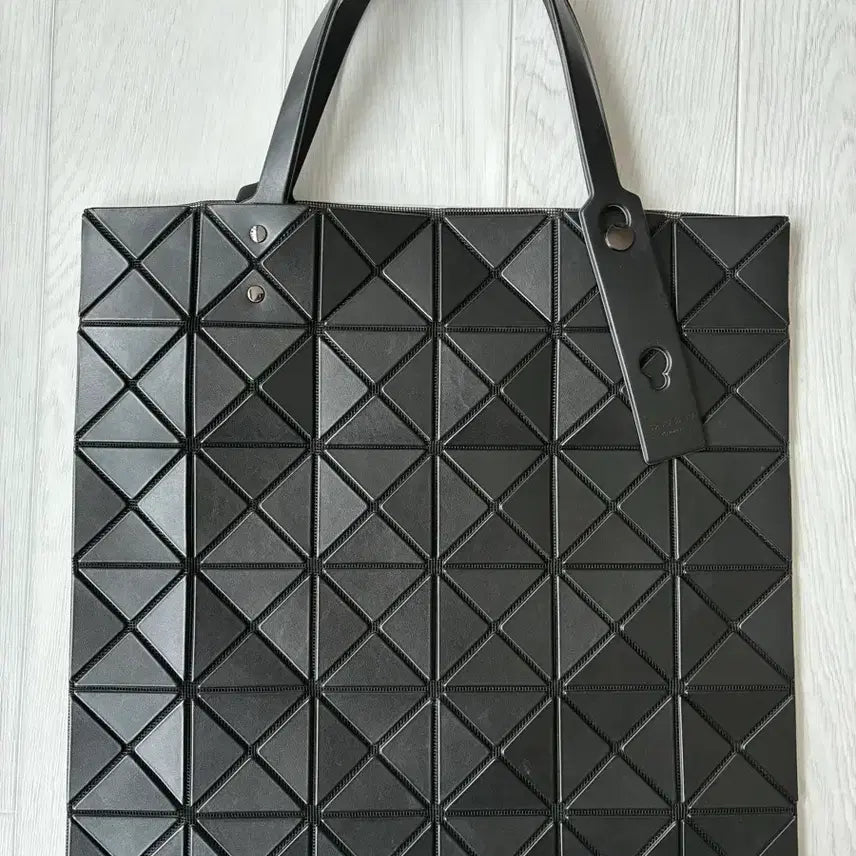 [BUNJANG] Bao Bao Lucent Tote Bag Black / 바오바오 루센트 매트블랙 토트백