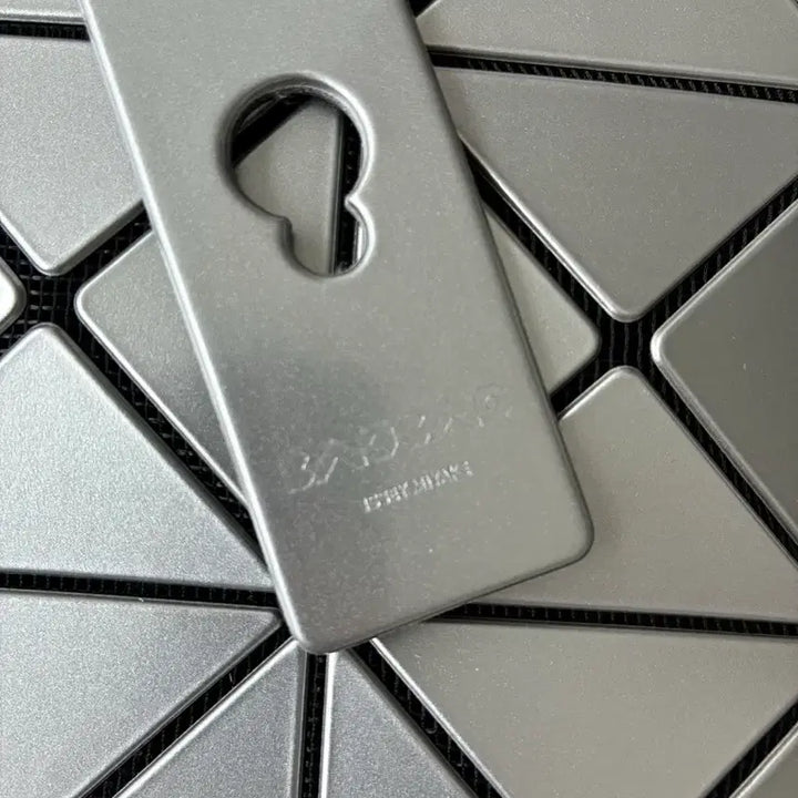 [BUNJANG] Bao Bao Lucent Silver Tote Bag / 바오바오 루센트 실버 토트백
