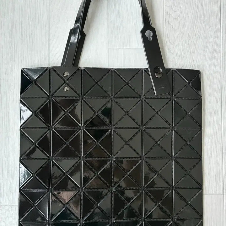 [BUNJANG] Bao Bao Black Lucent Tote Bag / 바오바오 블랙 루센트 토트백