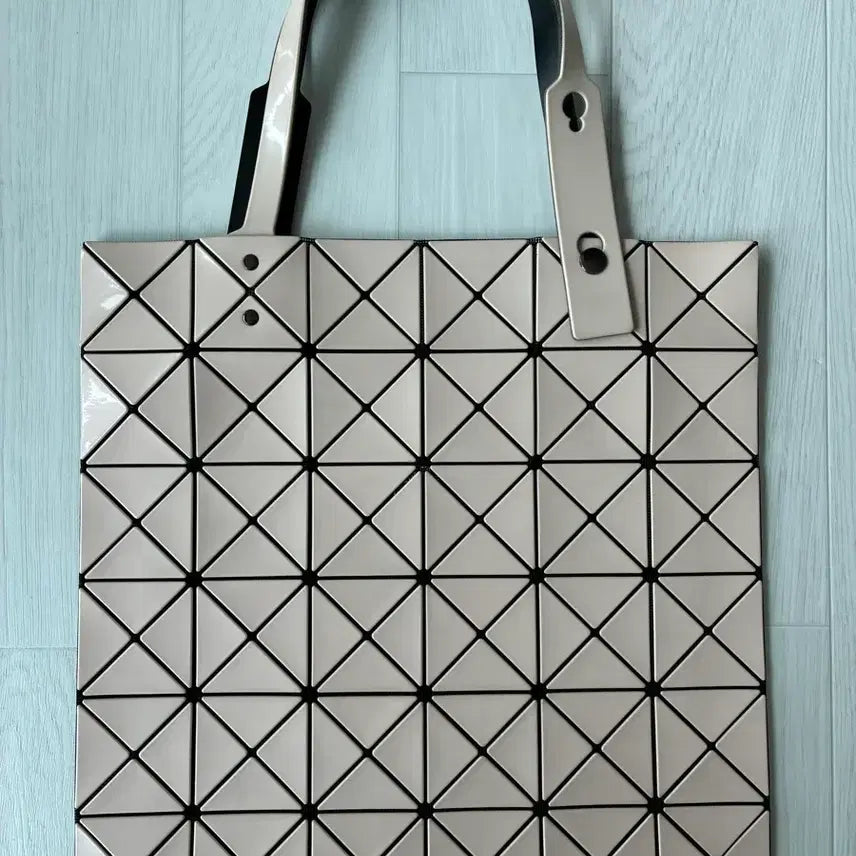 [BUNJANG] Bao Bao Lucent Tote Bag Beige / 바오바오 루센트 토트백 베이지