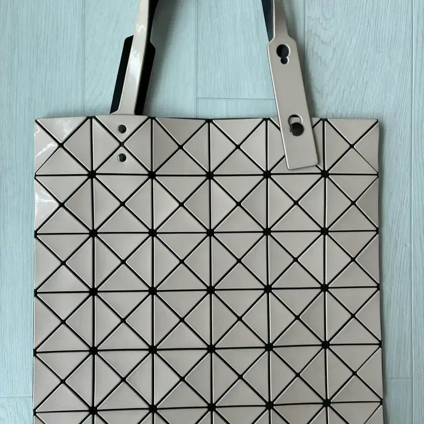 [BUNJANG] Bao Bao Lucent Tote Bag Beige / 바오바오 루센트 토트백 베이지