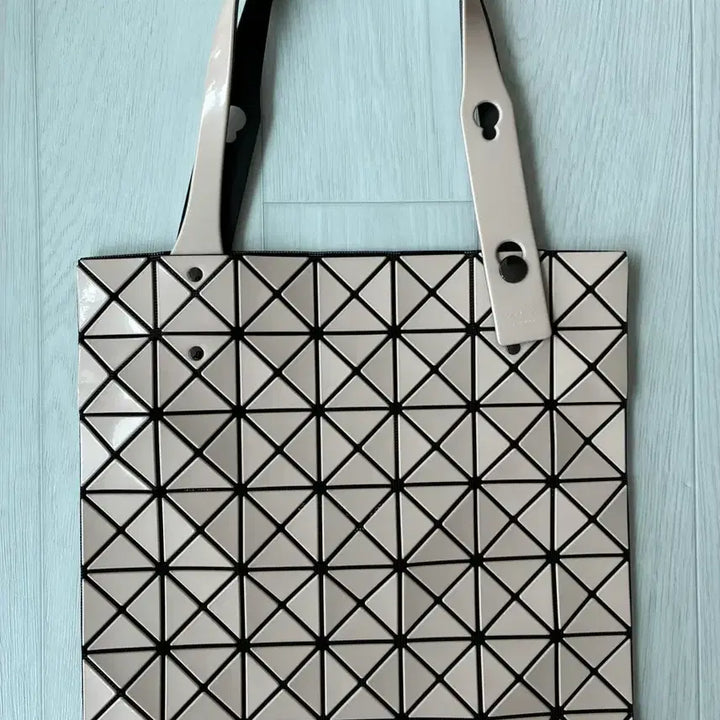 [BUNJANG] Bao Bao Prism Tote Bag Beige / 바오바오 프리즘 토트백 베이지