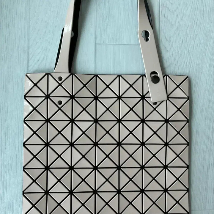 [BUNJANG] Bao Bao Prism Tote Bag Beige / 바오바오 프리즘 토트백 베이지