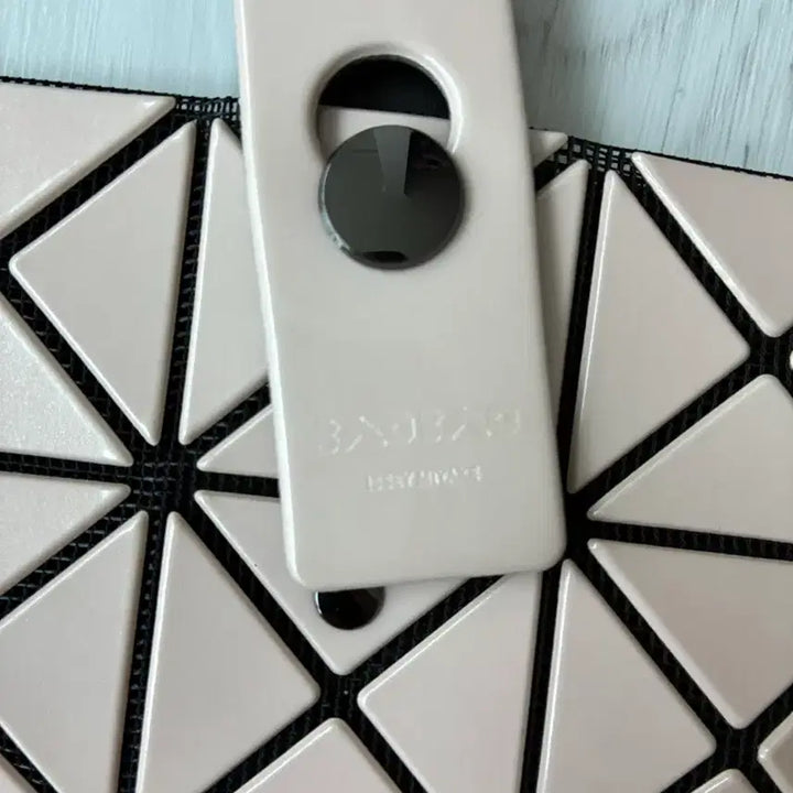 [BUNJANG] Bao Bao Prism Tote Bag Beige / 바오바오 프리즘 토트백 베이지