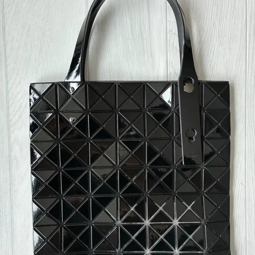 [BUNJANG] Bao Bao Prism Tote Bag Black / 바오바오 프리즘 토트백 블랙