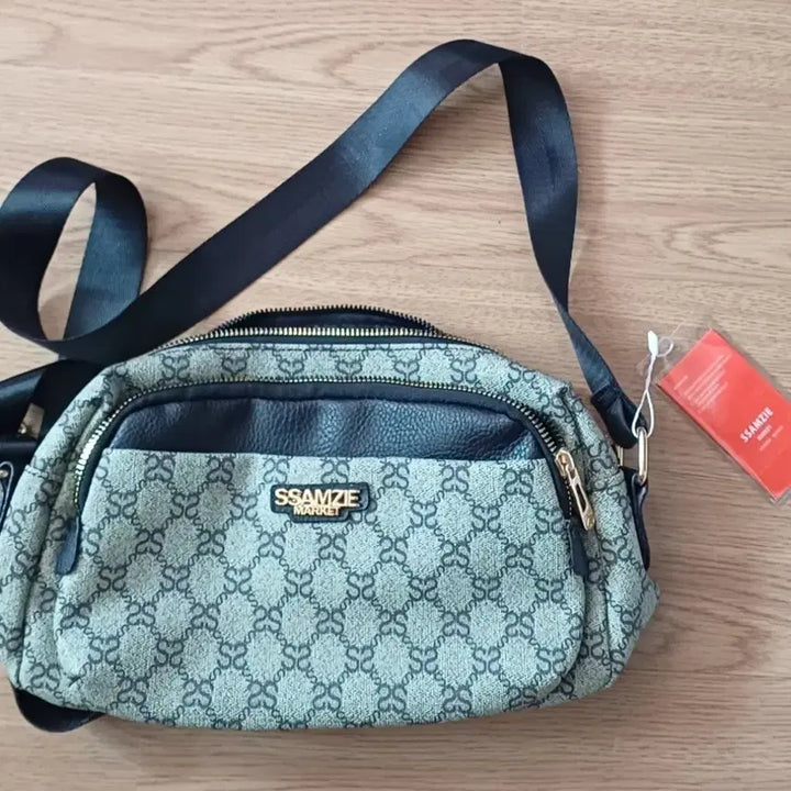 [BUNJANG] Black Crossbody Bag / 크로스 백 (새가방)