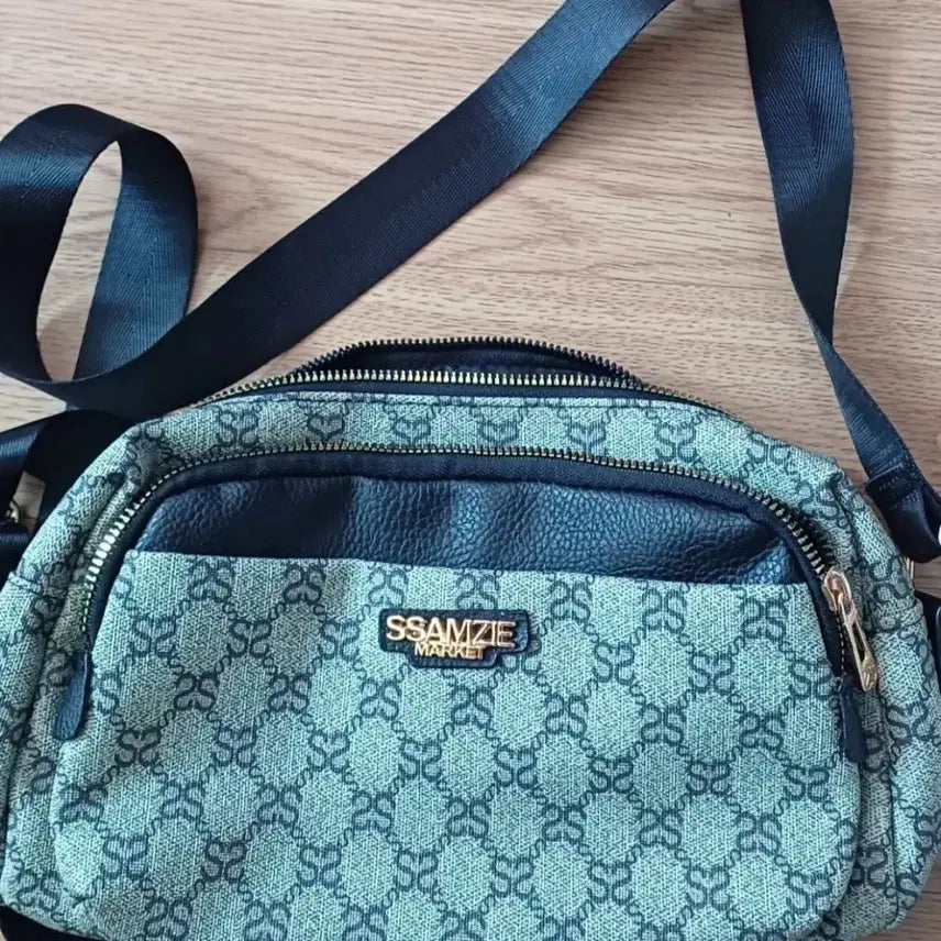 [BUNJANG] Black Crossbody Bag / 크로스 백 (새가방)