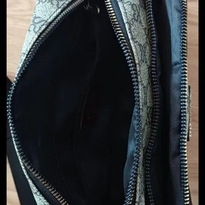 [BUNJANG] Black Crossbody Bag / 크로스 백 (새가방)
