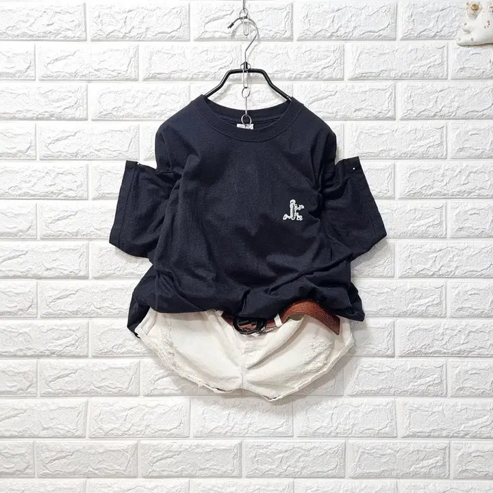 [BUNJANG] Simple Black T-Shirt with Graphic Print / 블랙티셧