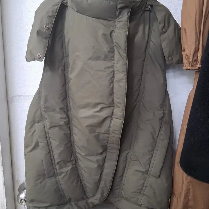[BUNJANG] Ozsseccon Khaki Short Padded Vest 55 / 오즈세컨 카키색 숏패딩 조끼 55