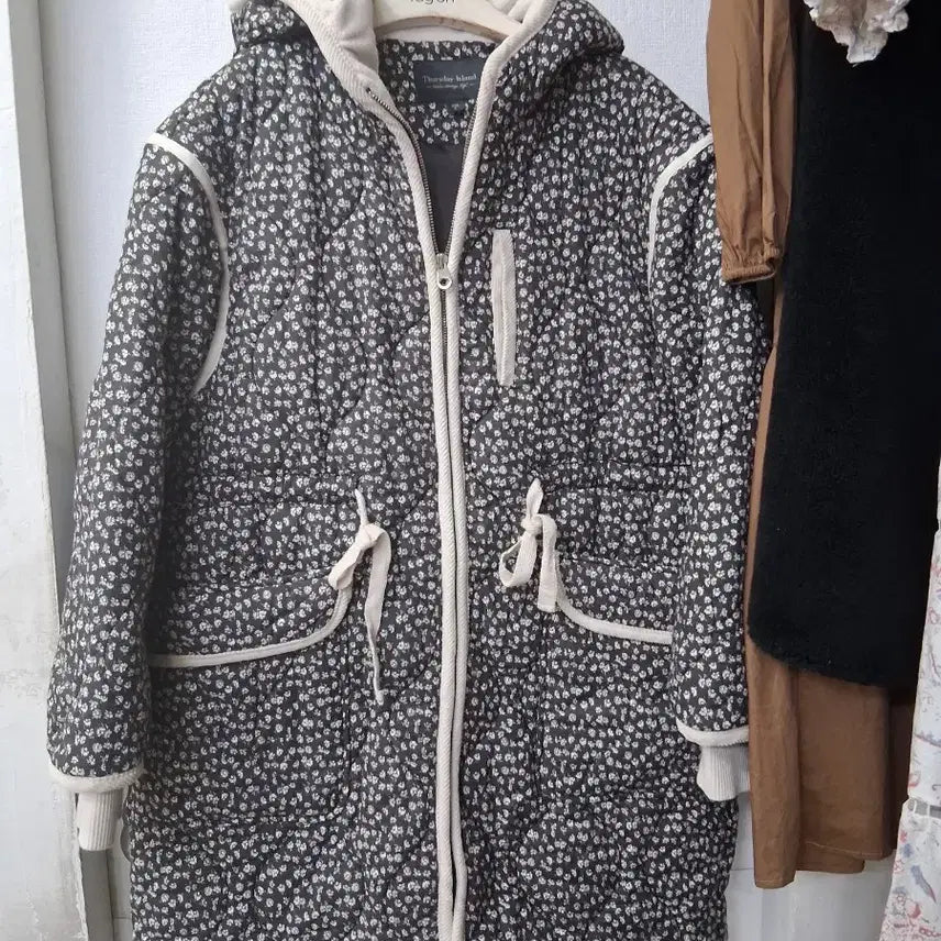 [BUNJANG] Thursday Island Flower Quilting Hooded Coat / Thursday Island 플라워 퀼팅 후드 코트55